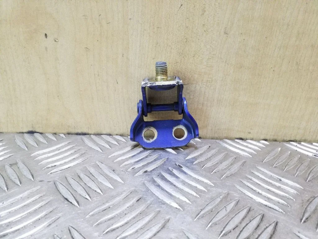 Tailgate/trunk/boot hinge