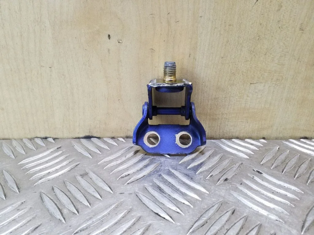 Tailgate/trunk/boot hinge
