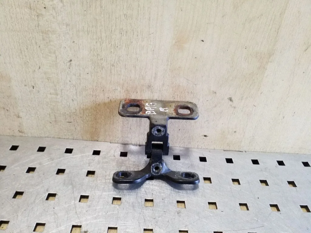 Tailgate/trunk/boot hinge 8247667