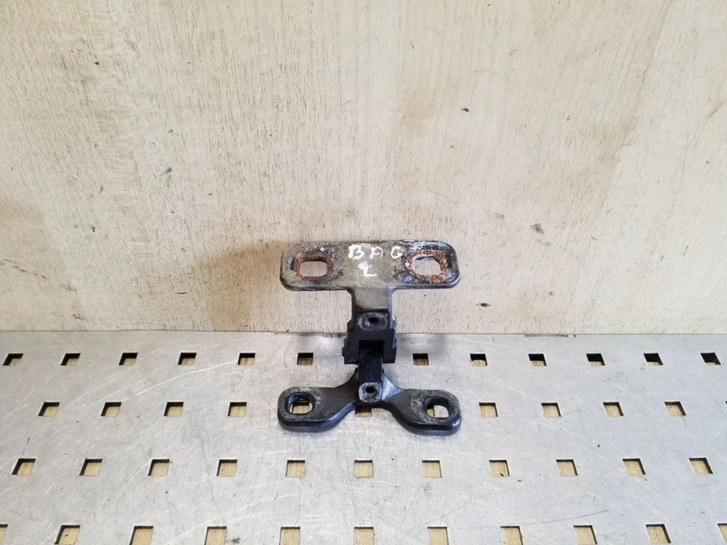 Tailgate/trunk/boot hinge 8247667