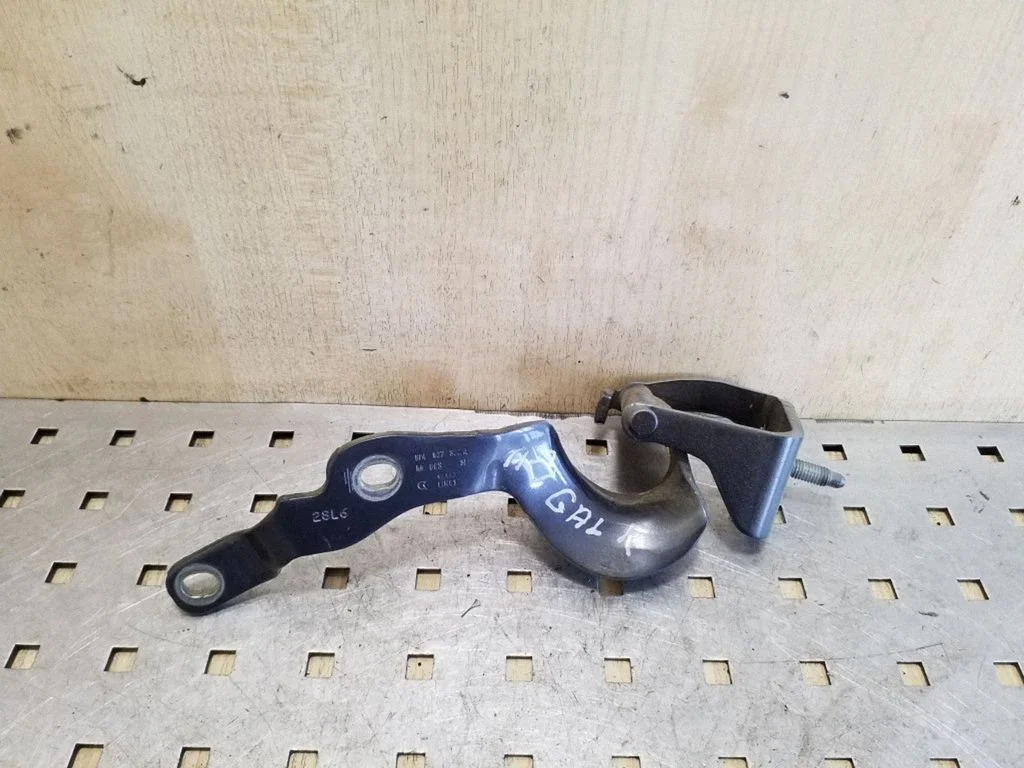 Tailgate/trunk/boot hinge – right