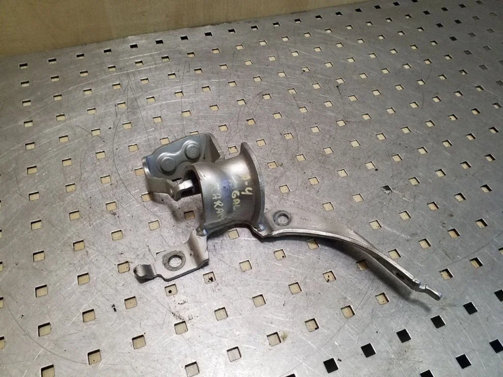 Tailgate/trunk/boot hinge 8E9827299E