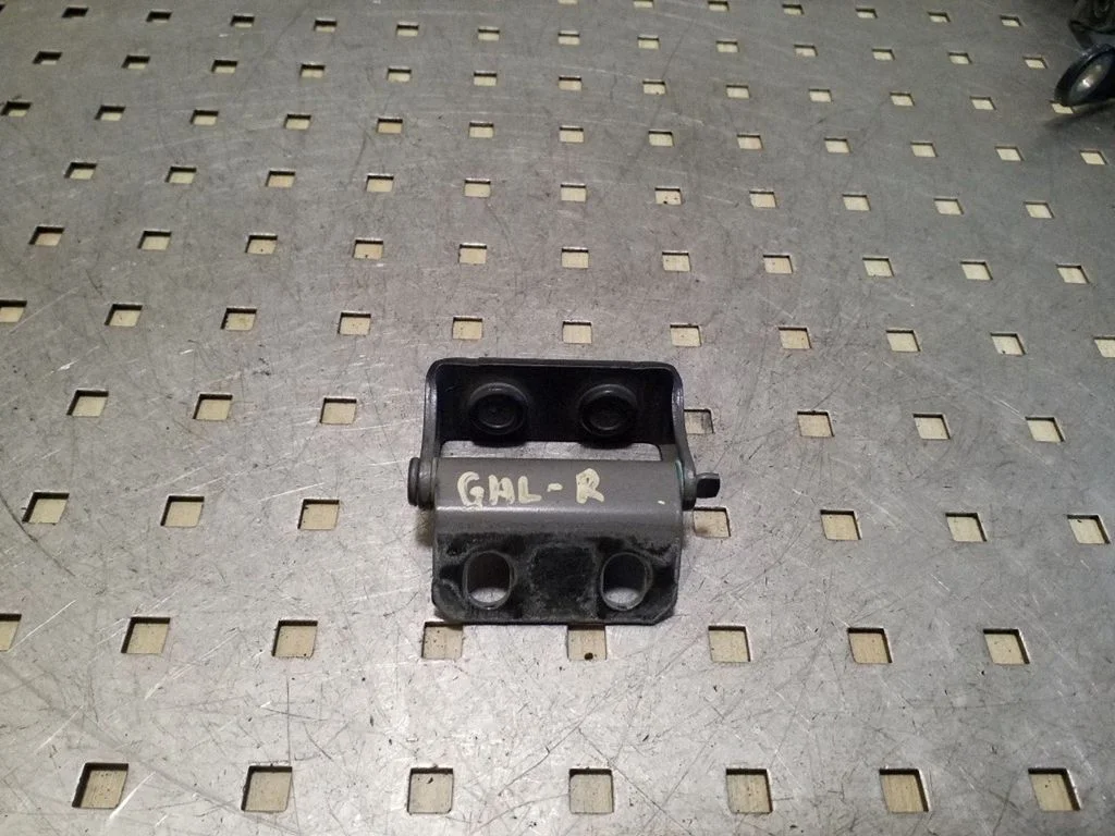 Tailgate/trunk/boot hinge 844009022R