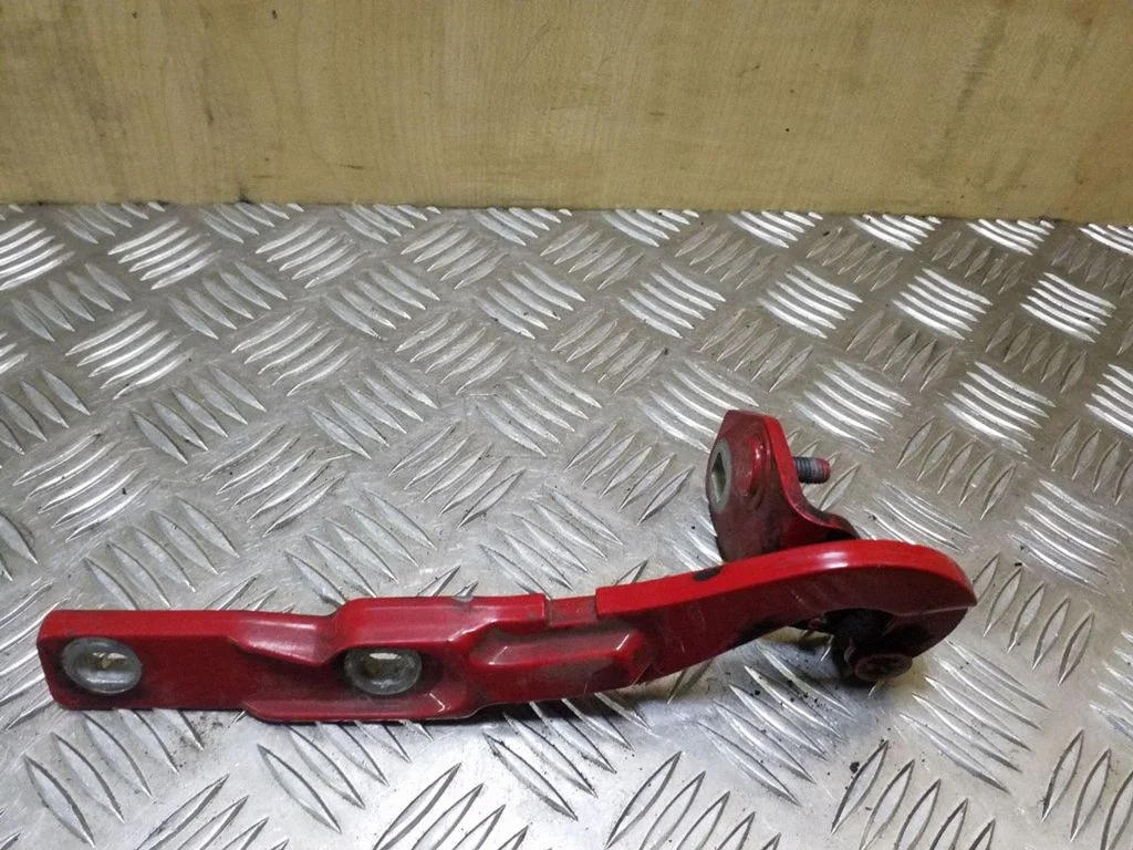 Aizmugurējā vāka eņģe (-es) 8Z0827299B