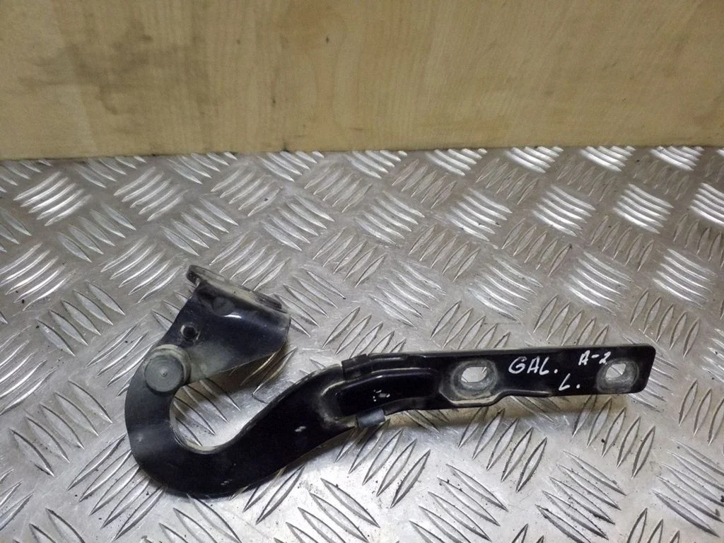 Tailgate/trunk/boot hinge 8Z0827299A