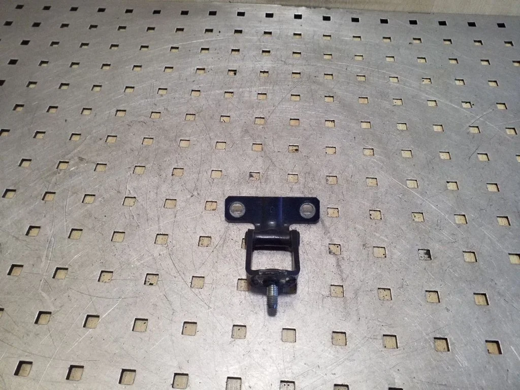 Tailgate/trunk/boot hinge – right