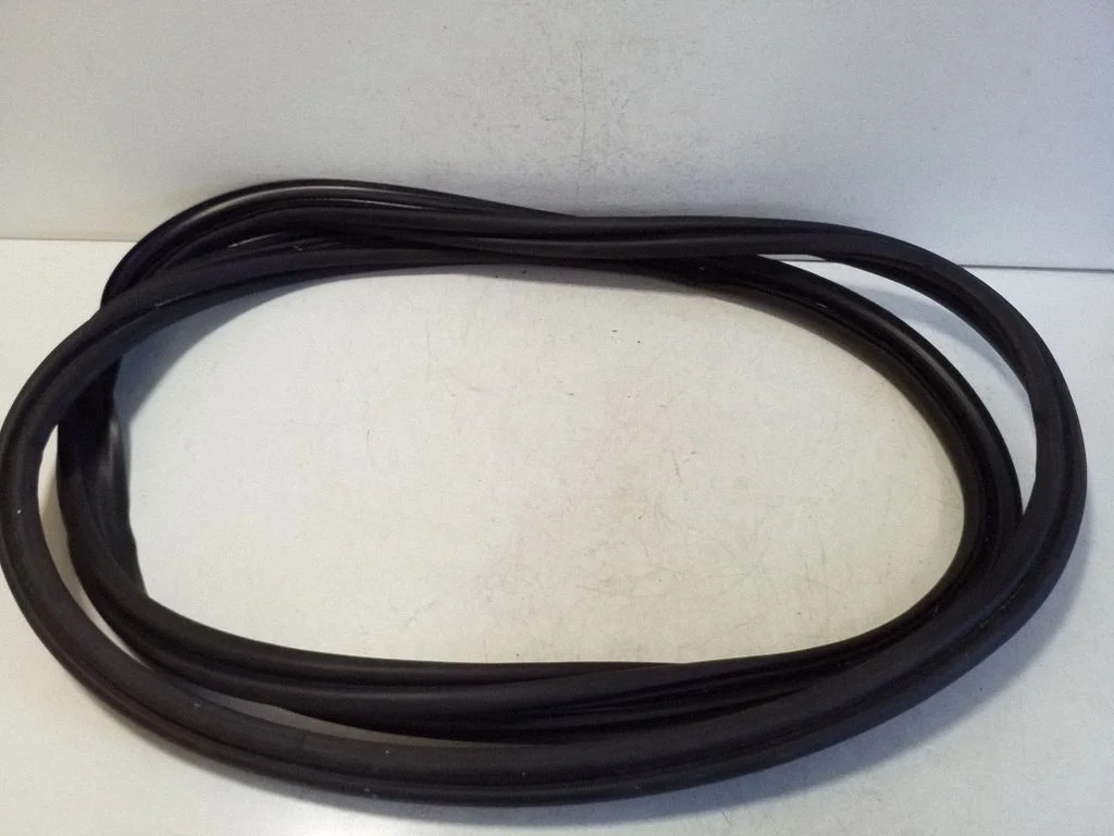 Loading door rubber seal (on body) 32285672