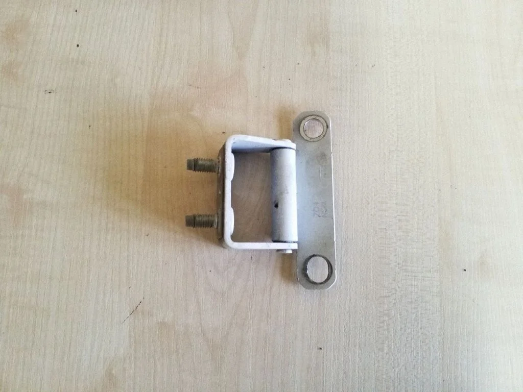 Tailgate/trunk/boot hinge – KIA Sportage (2011-2016)