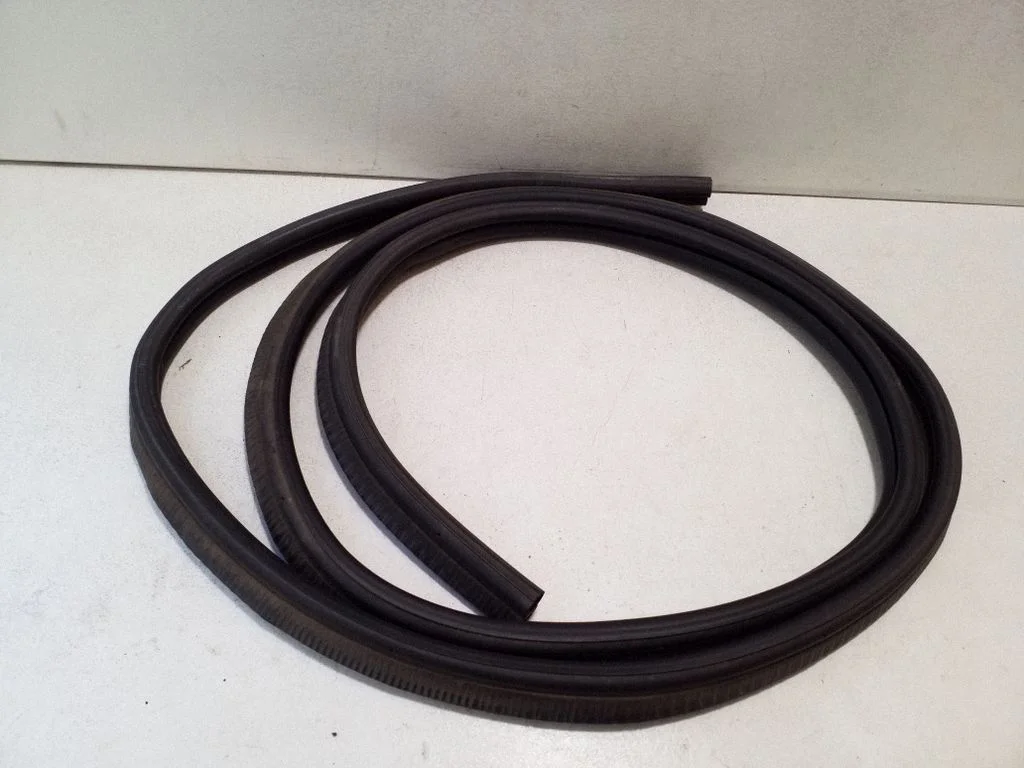 Loading door rubber seal (on body)