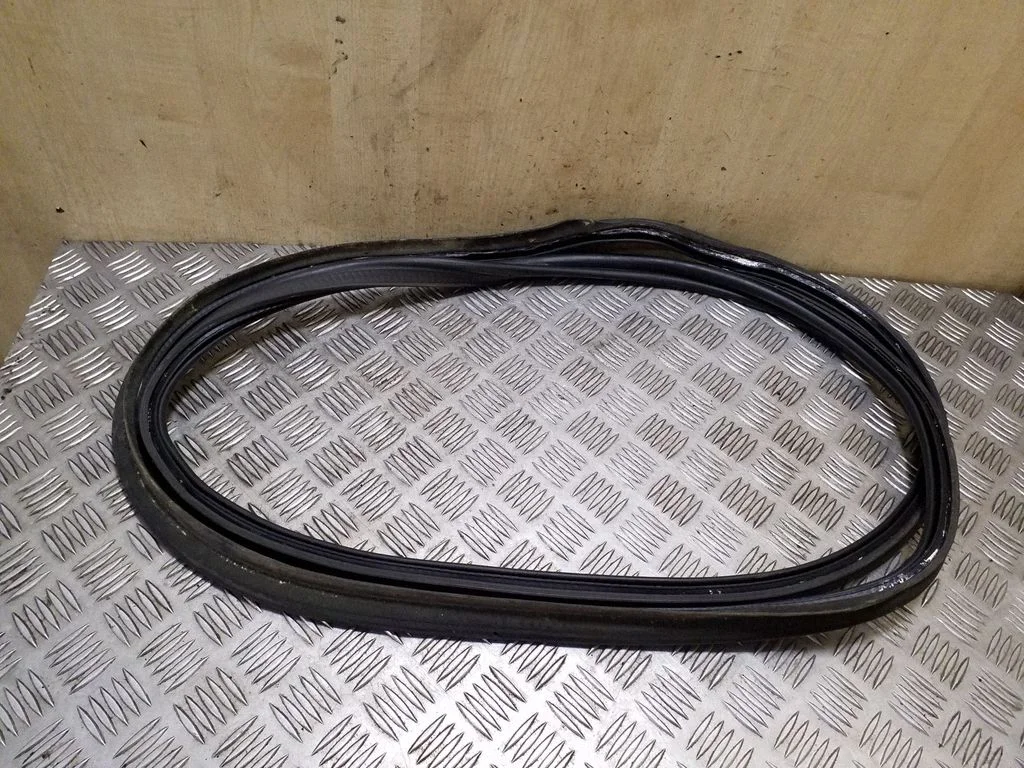 Loading door rubber seal (on body)
