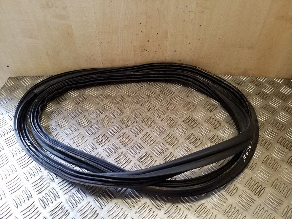 Loading door rubber seal (on body)