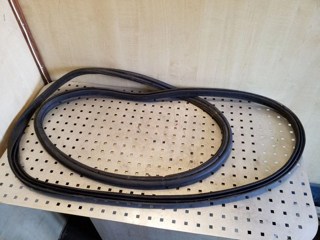 Loading door rubber seal (on body)