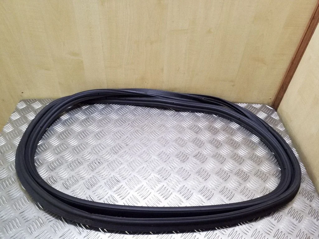 Loading door rubber seal (on body)