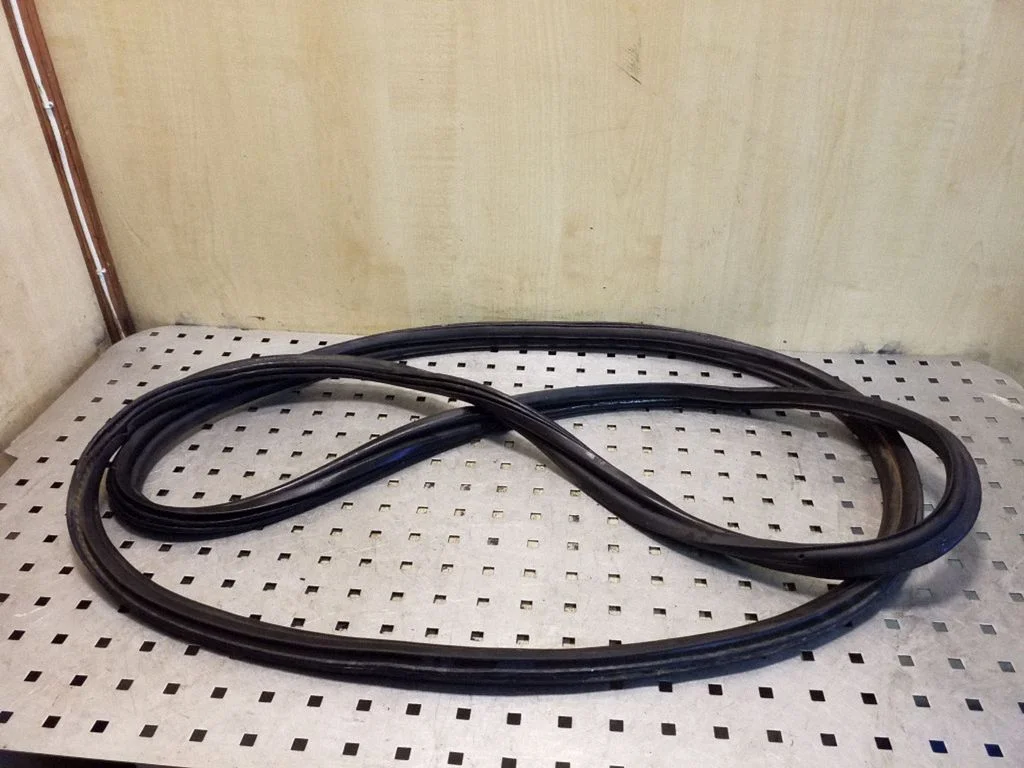 Loading door rubber seal (on body)