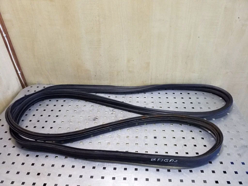 Loading door rubber seal (on body) – Mitsubishi Outlander (2001-2007)