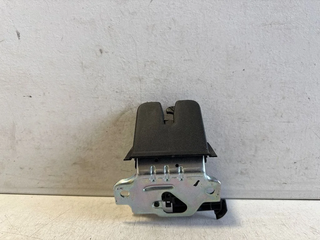 Tailgate/trunk/boot lock/catch/latch 2GA827505A