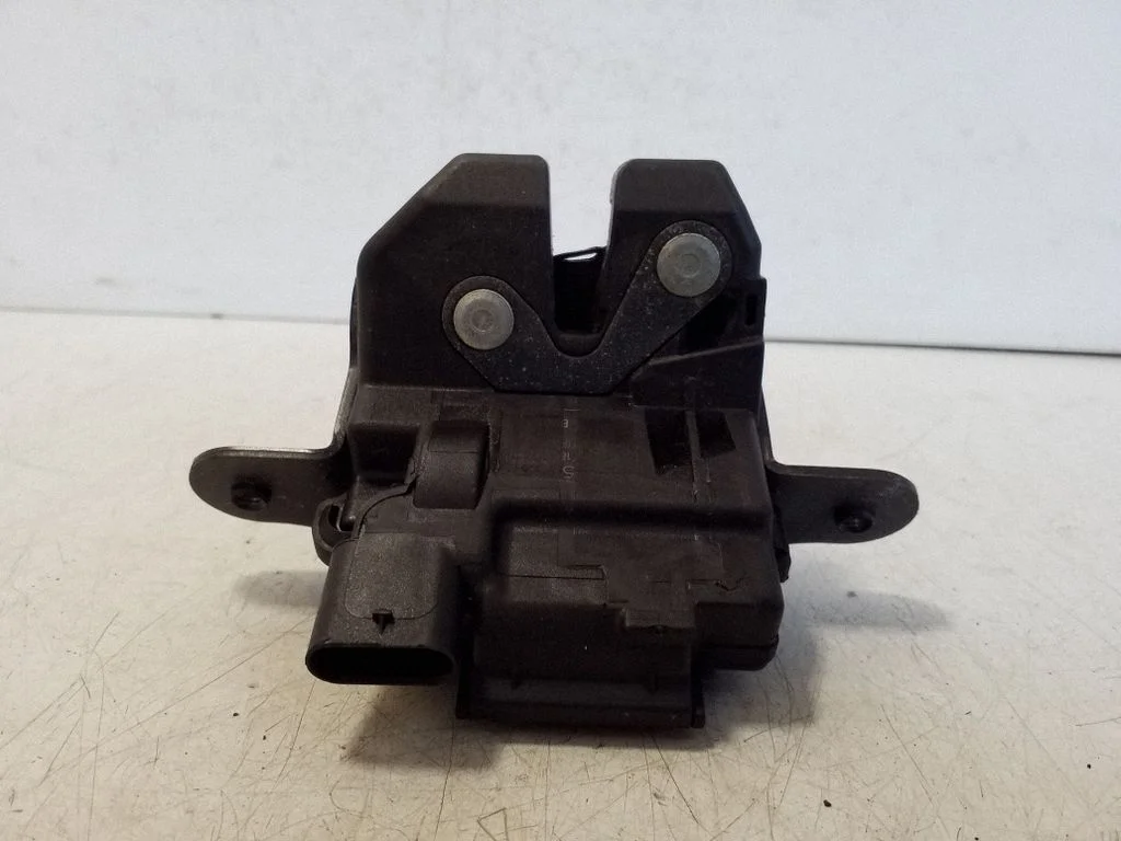 Aizmugurējā vāka slēdzene 52065353