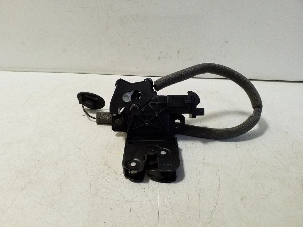 Tailgate/trunk/boot lock/catch/latch 8P4827505C