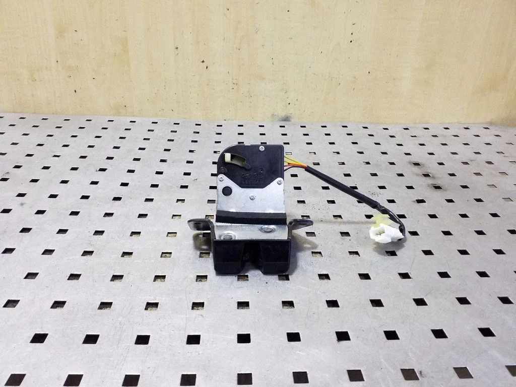 Tailgate/trunk/boot lock/catch/latch