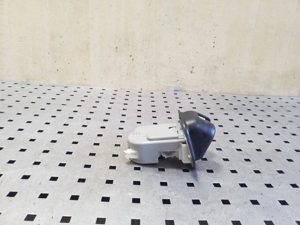 Tailgate/trunk/boot lock/catch/latch 90542CC00A