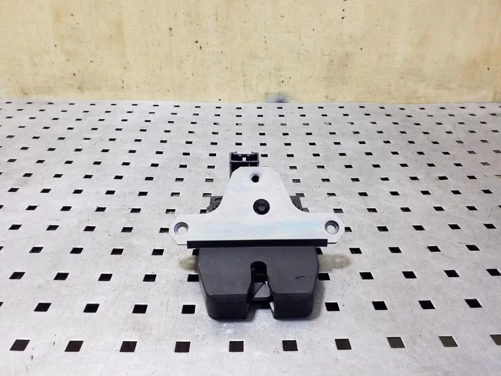 Tailgate/trunk/boot lock/catch/latch 31335870