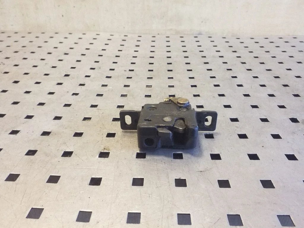 Tailgate/trunk/boot lock/catch/latch 4A9827505C