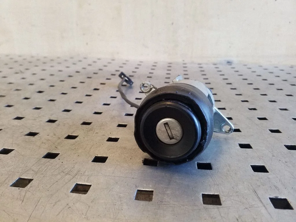 Tailgate/trunk/boot lock/catch/latch