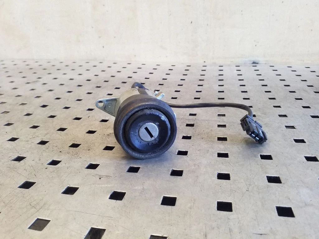 Tailgate/trunk/boot lock/catch/latch
