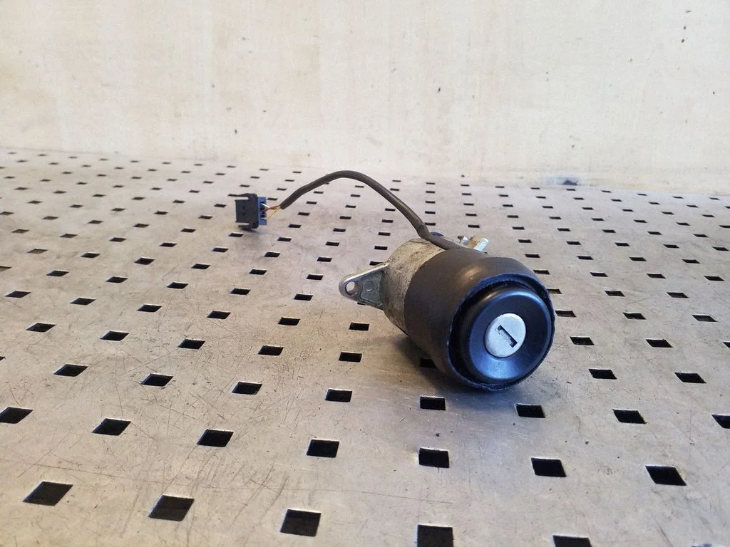 Tailgate/trunk/boot lock/catch/latch