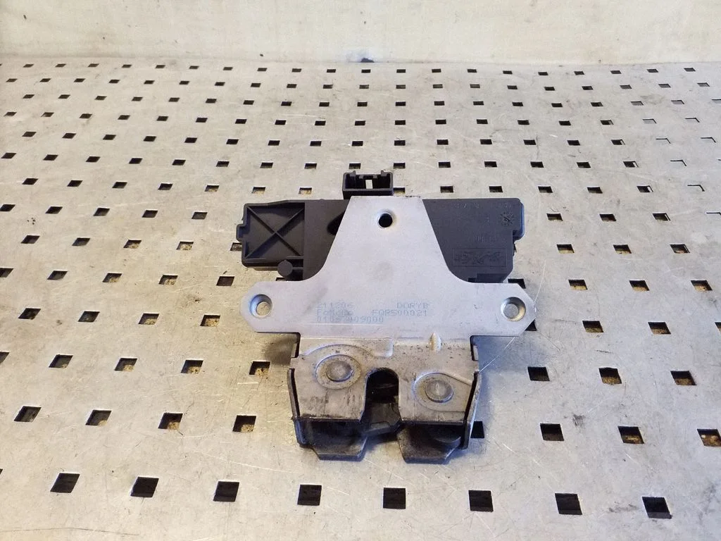 Tailgate/trunk/boot lock/catch/latch FQR500021