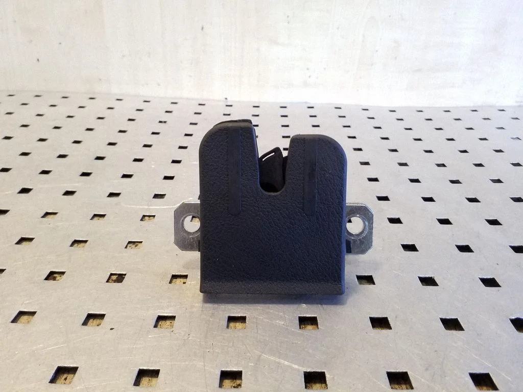 Tailgate/trunk/boot lock/catch/latch 6Q6827505D