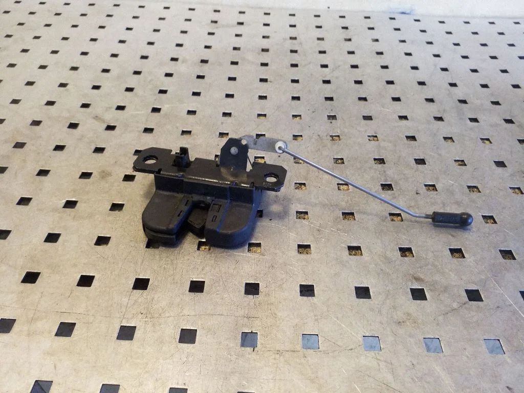 Tailgate/trunk/boot lock/catch/latch 2K0827506E