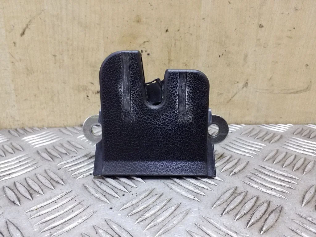 Tagaluugi lukk 6R0827505A