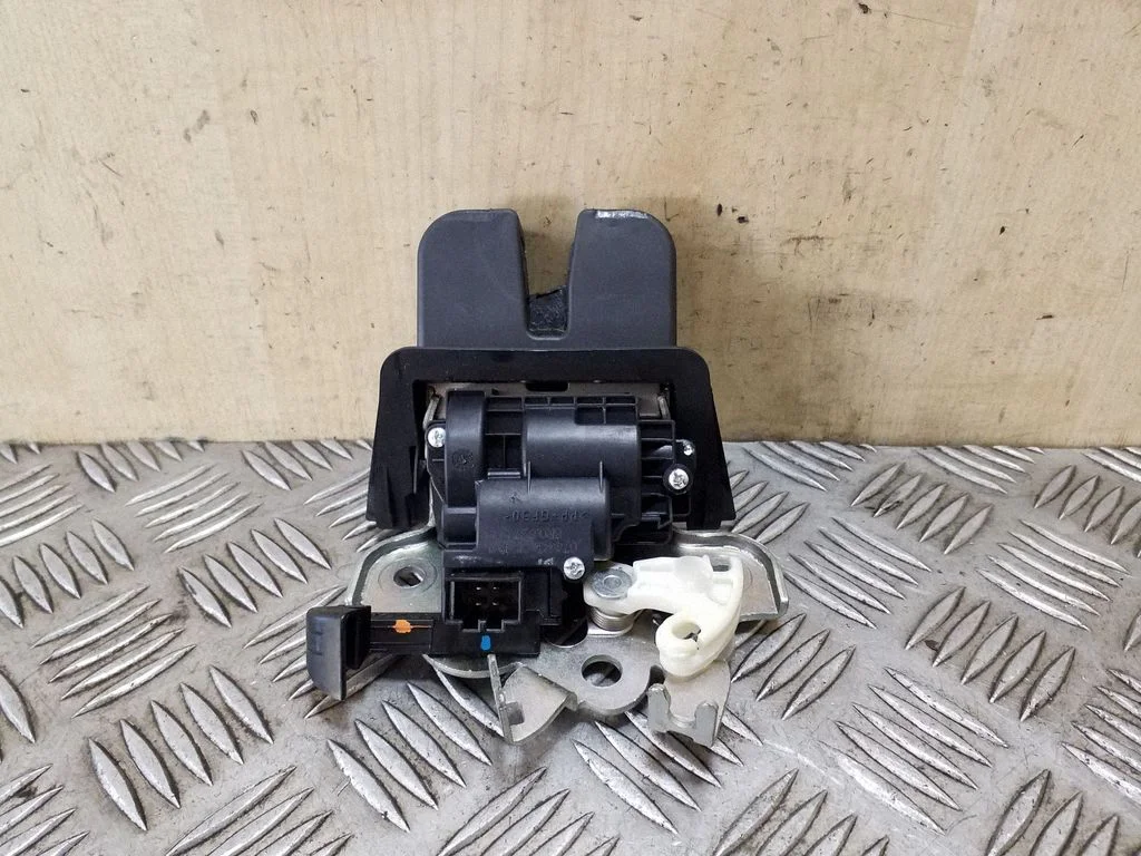 Tailgate/trunk/boot lock/catch/latch 8R0827505