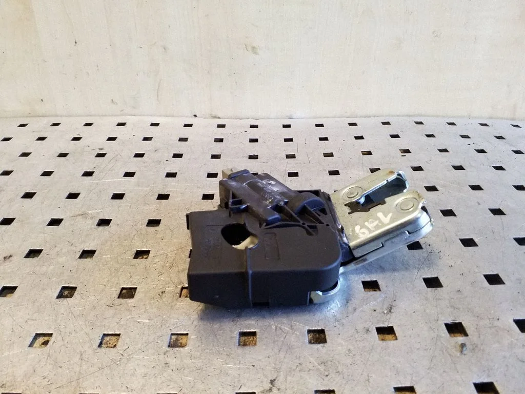 Tailgate/trunk/boot lock/catch/latch 4E0827645A