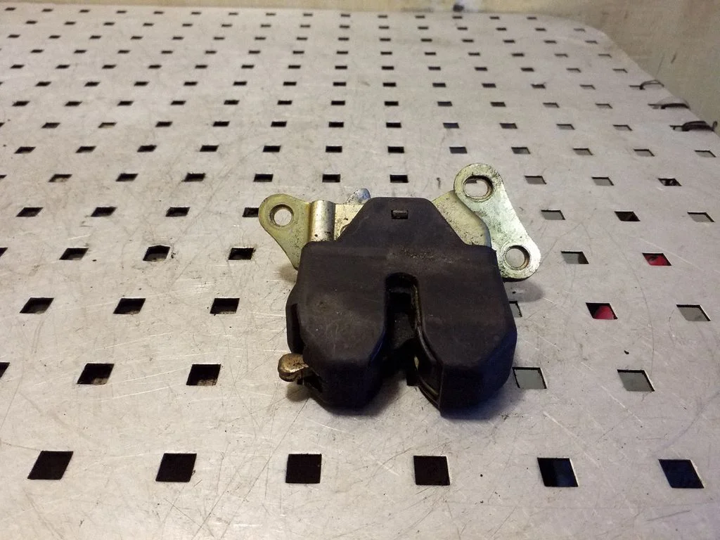 Tailgate/trunk/boot lock/catch/latch