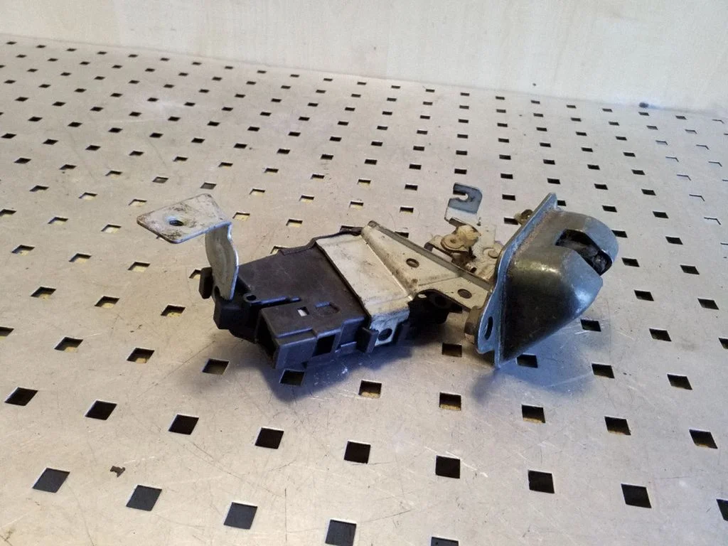 Tailgate/trunk/boot lock/catch/latch