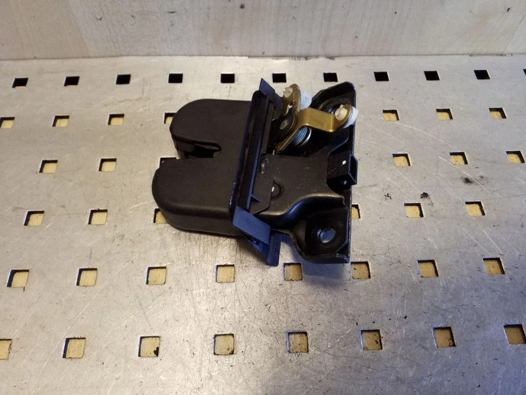 Tailgate/trunk/boot lock/catch/latch 8L0827520C