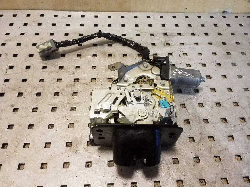 Tailgate/trunk/boot lock/catch/latch CV447843102B