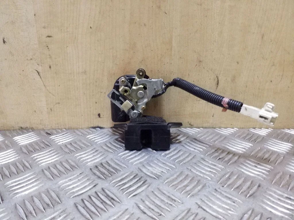 Tailgate/trunk/boot lock/catch/latch