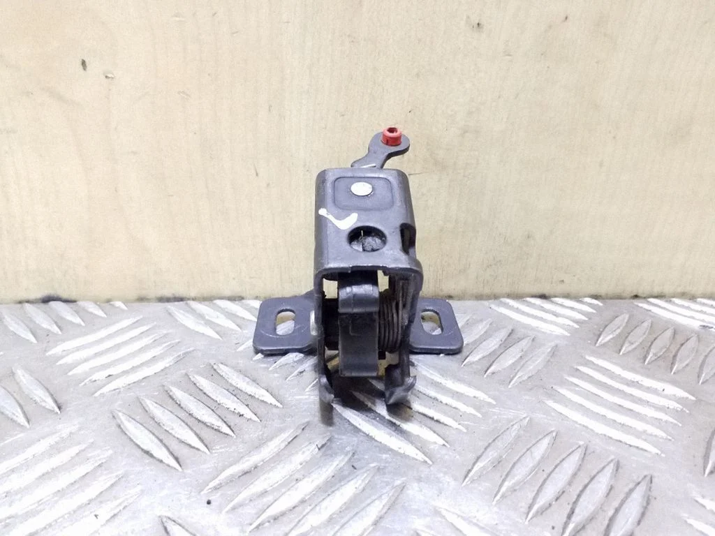 Tailgate/trunk/boot lock/catch/latch – left