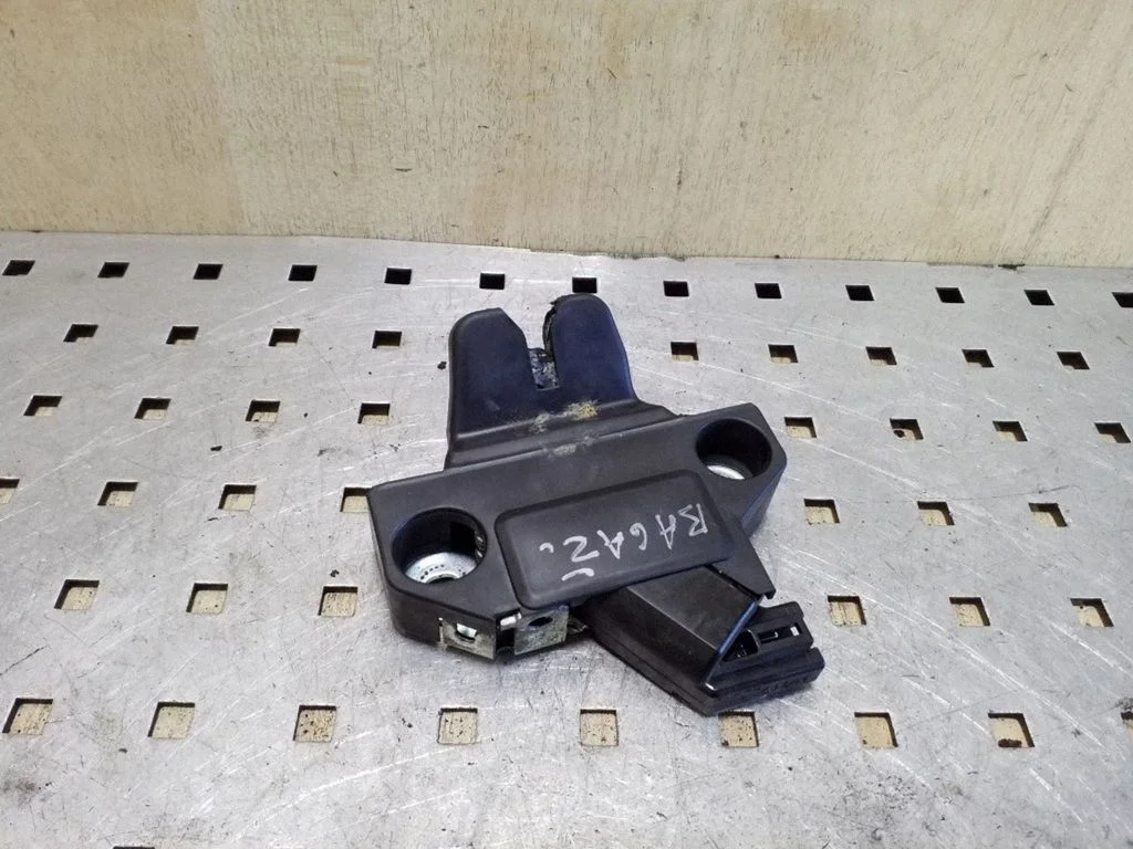 Tailgate/trunk/boot lock/catch/latch