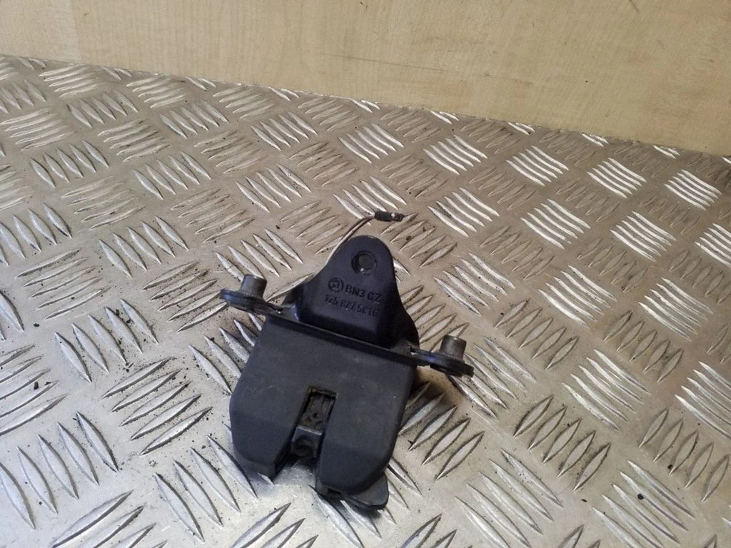 Zamek klapy bagażnika 1Z5827501C