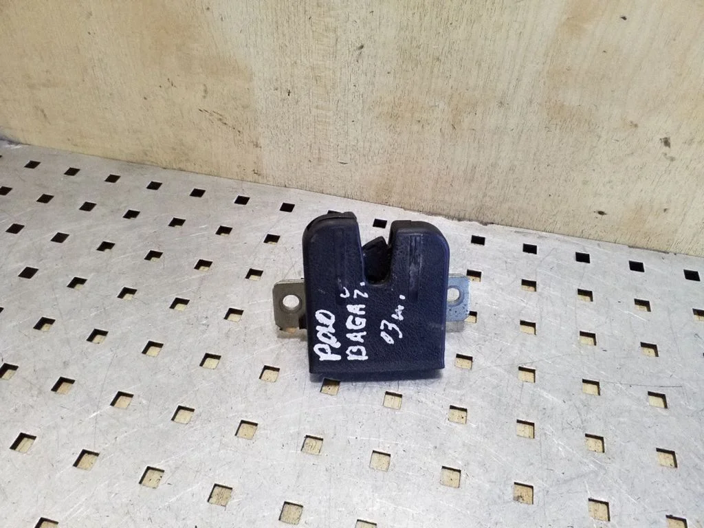 Tailgate/trunk/boot lock/catch/latch 6Q6827505B