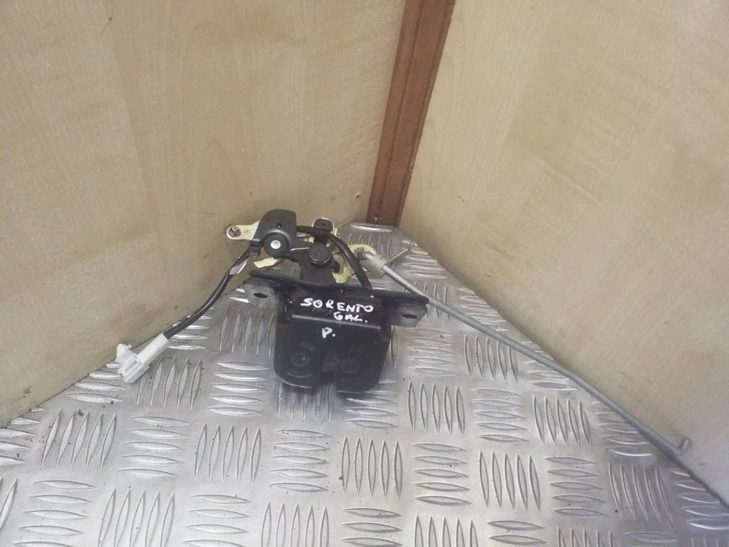 Tailgate/trunk/boot lock/catch/latch