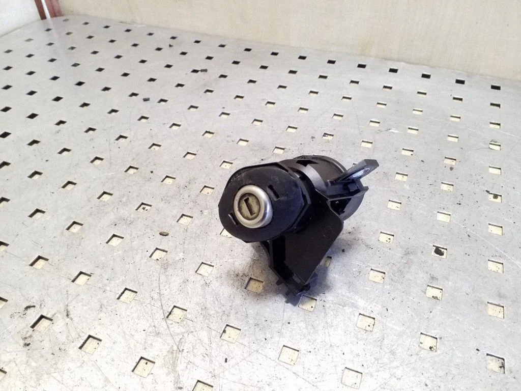 Tailgate/trunk/boot lock/catch/latch 51247167321