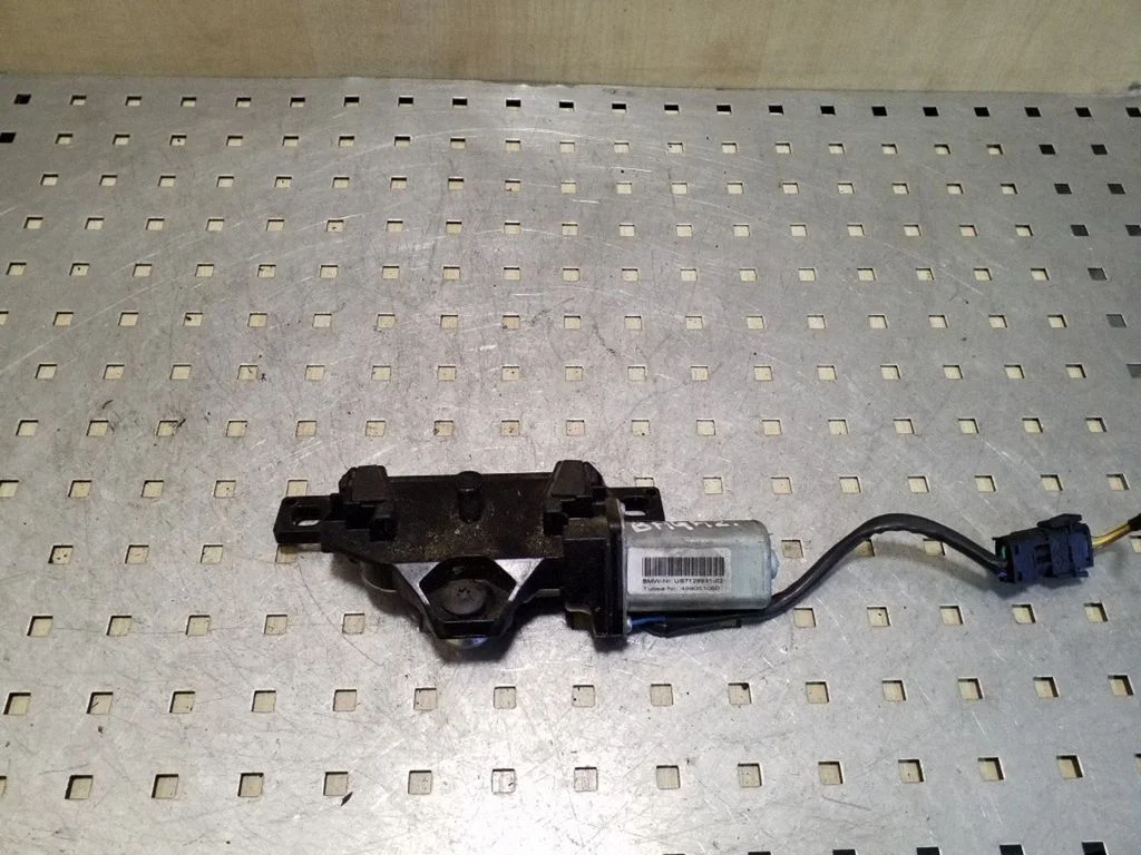 Tailgate/trunk/boot lock/catch/latch 7129931