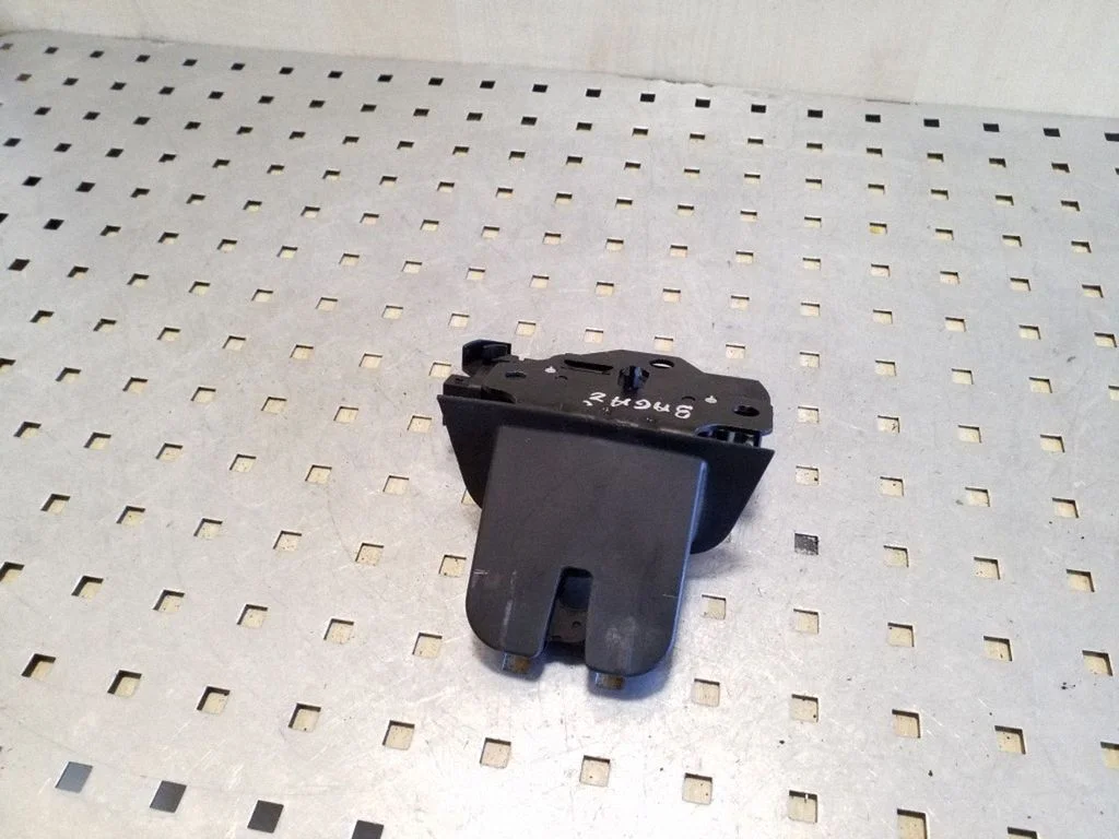 Tailgate/trunk/boot lock/catch/latch 8P4827505C