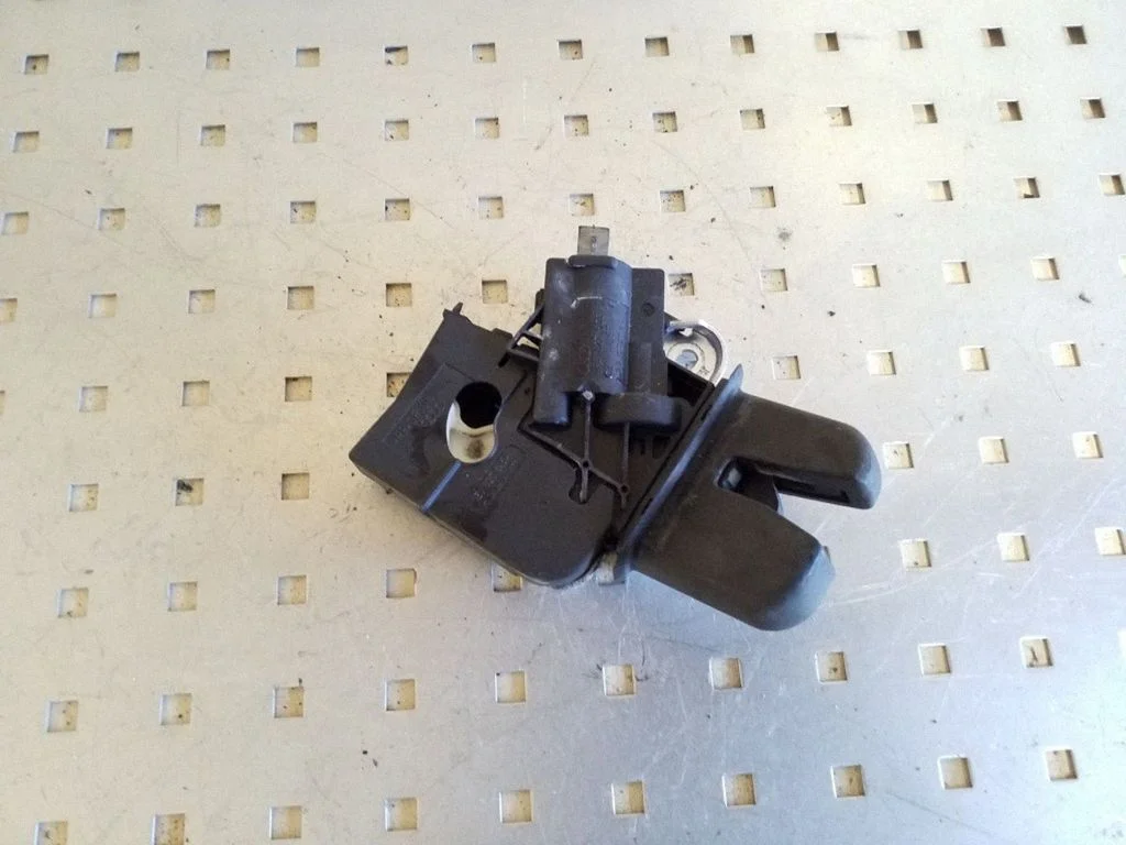 Tailgate/trunk/boot lock/catch/latch 4E0827645A