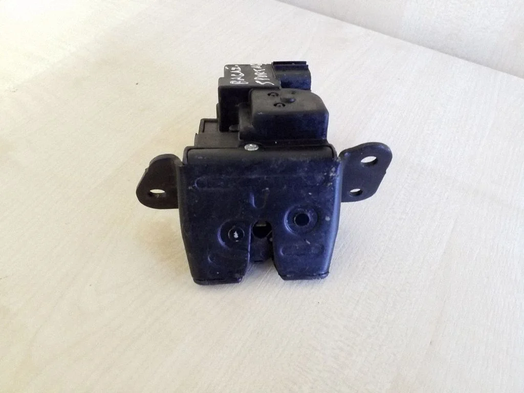 Tailgate/trunk/boot lock/catch/latch 812303W000